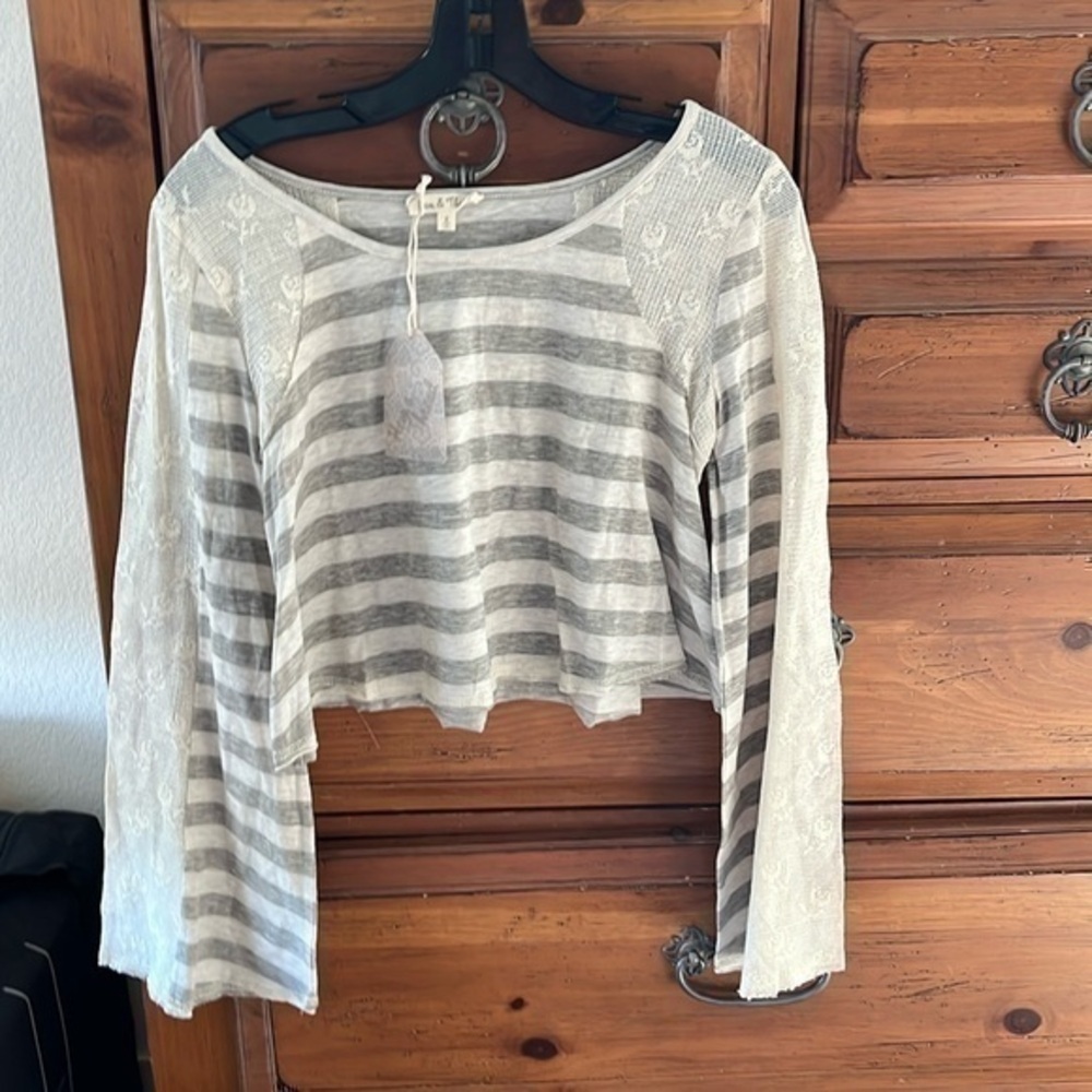 Hem & Thread Women’s Cream And Gray Striped Cropped Top Size Small NWT